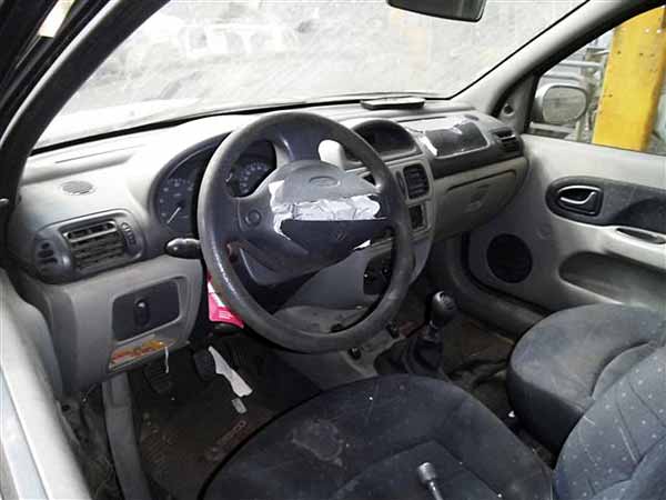  Renault CLIO 2004    EN DESARME