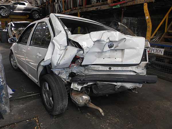  Volkswagen BORA 2000    EN DESARME