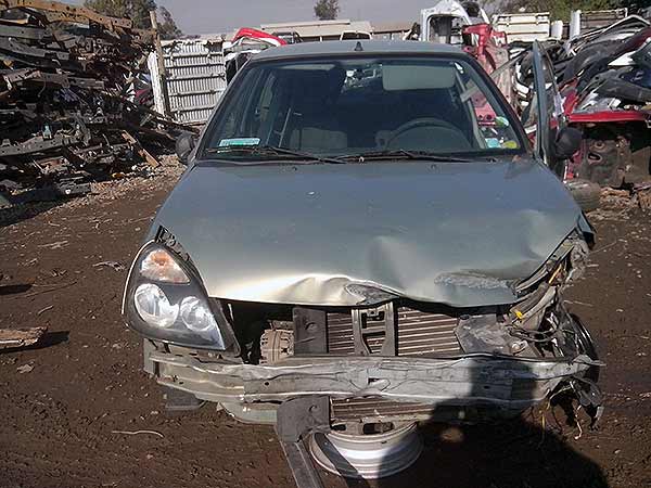  Renault CLIO 2006    EN DESARME