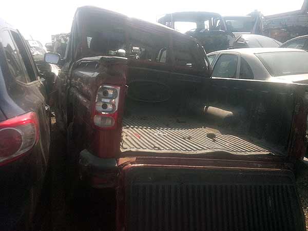 FOCO Mahindra PICK UP 2012  USADO  EN DESARME