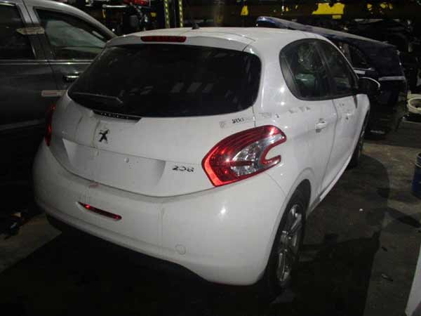 COMPRESOR AIRE ACONDICIONADO Peugeot 208 2014  USADO  EN DESARME