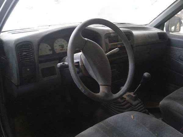  Nissan D21 2003    EN DESARME