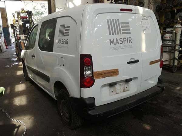 FOCO Peugeot PARTNER 2016  USADO  EN DESARME