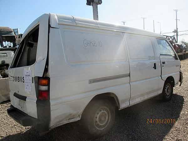 FOCO Mitsubishi L300 2014  USADO  EN DESARME