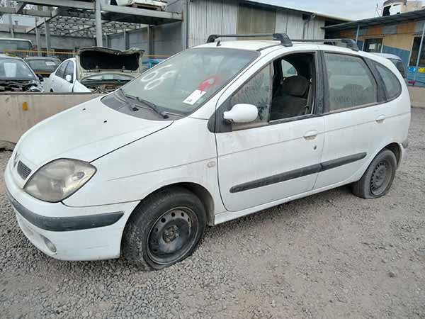 FOCO Renault SCENIC 2005  USADO  EN DESARME
