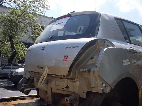  Suzuki SWIFT 2006    EN DESARME