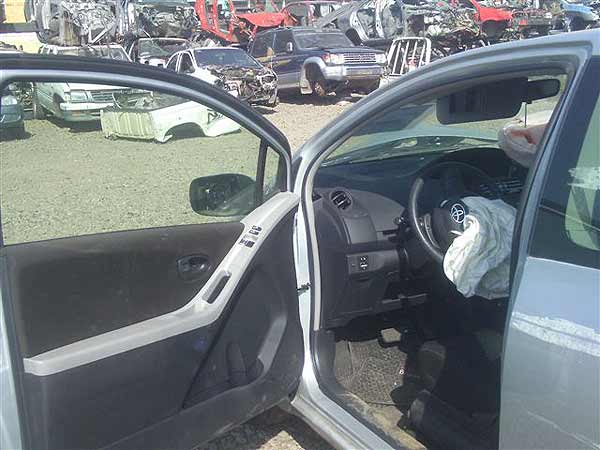  Toyota YARIS 2006    EN DESARME