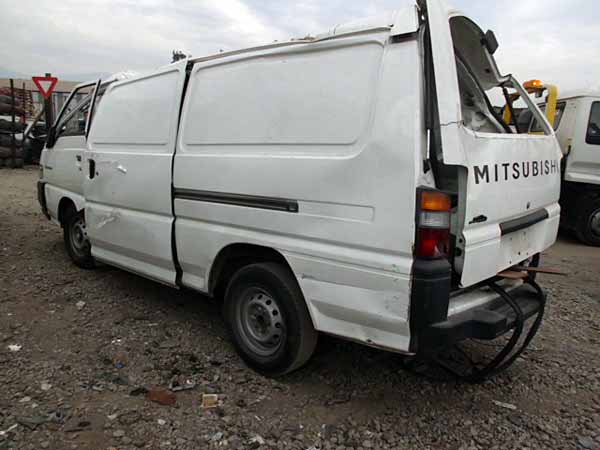 MAZA Mitsubishi L300 2009  USADO  EN DESARME