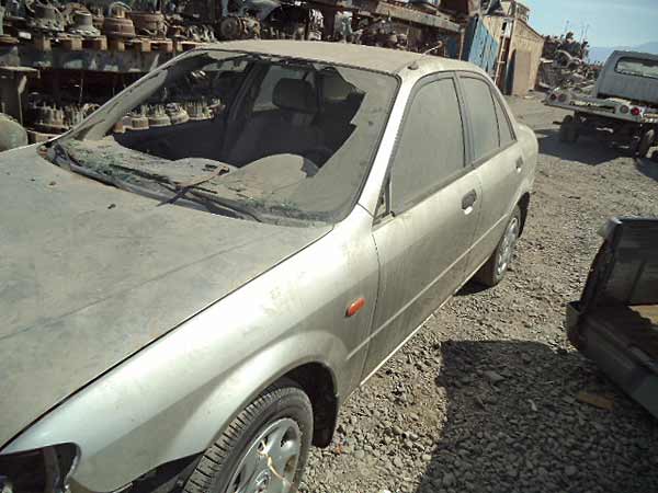 Mazda 323 2002    EN DESARME