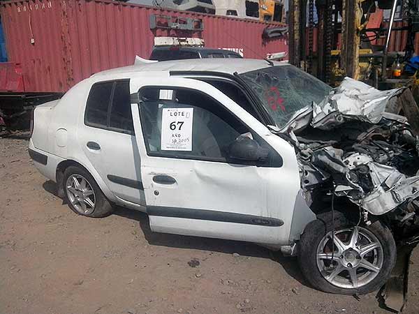  Renault CLIO 2006    EN DESARME