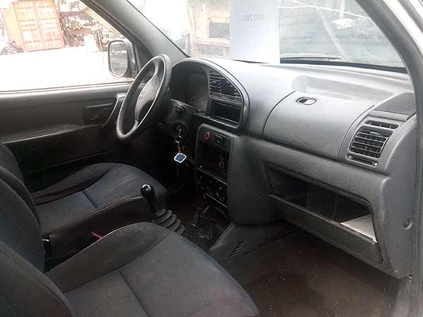 MAZA Peugeot PARTNER 2003  USADO  EN DESARME