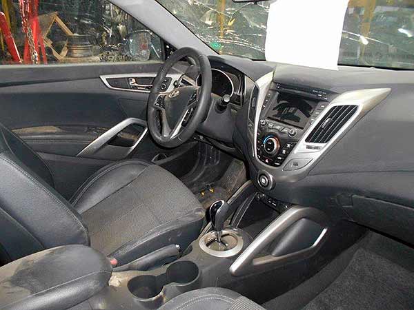  Hyundai VELOSTER 2013    EN DESARME