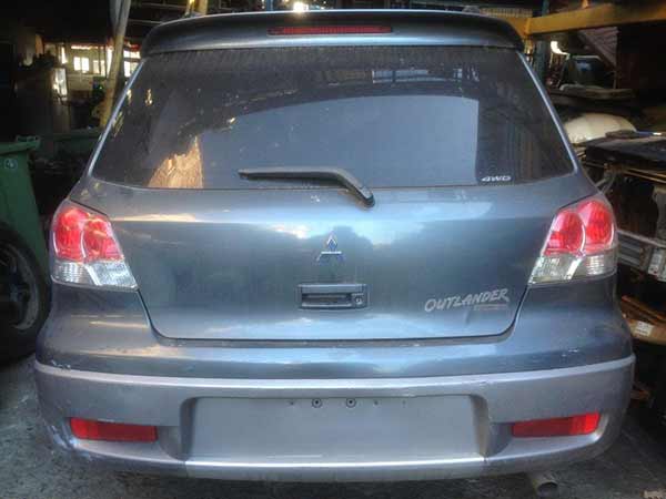  Mitsubishi OUTLANDER 2004    EN DESARME