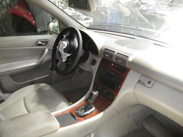 CAJA DE DIRECCIóN Mercedes-Benz C180 2004  USADO  EN DESARME