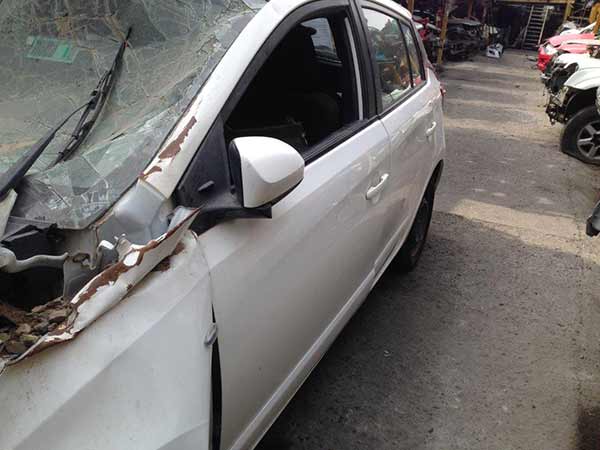  Toyota YARIS 2015    EN DESARME