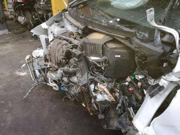 EJE Kia CARENS 2016  USADO  EN DESARME