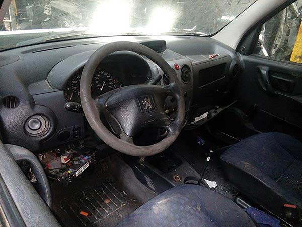 COMPRESOR AIRE ACONDICIONADO Peugeot PARTNER 2011  USADO  EN DESARME