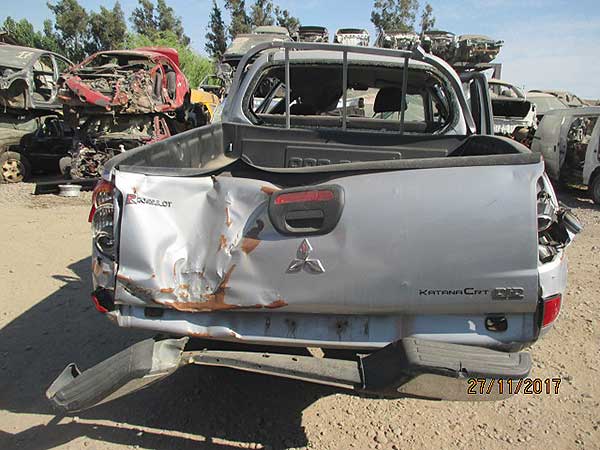 FOCO Mitsubishi L200 2015  USADO  EN DESARME