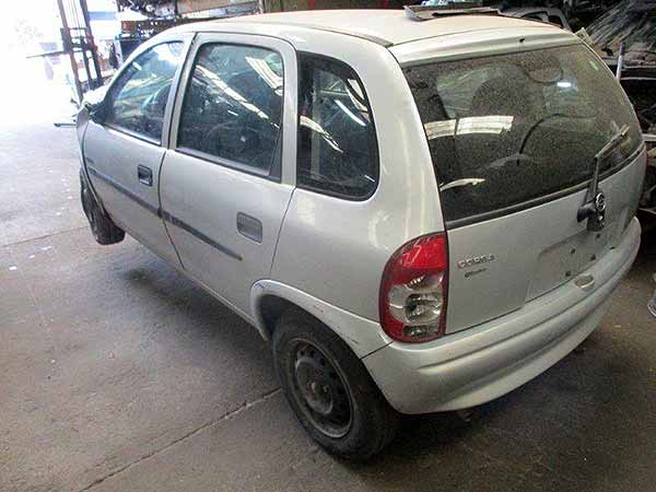  Chevrolet CORSA 2002    EN DESARME