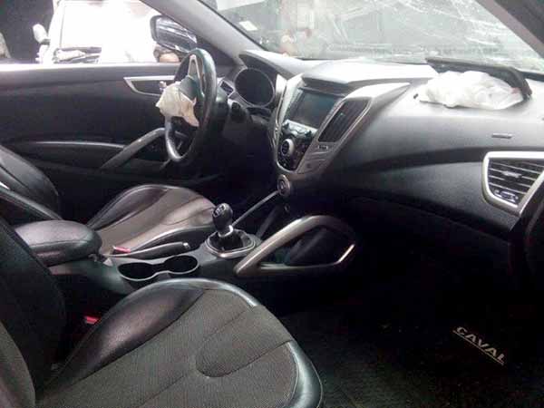  Hyundai VELOSTER 2012    EN DESARME