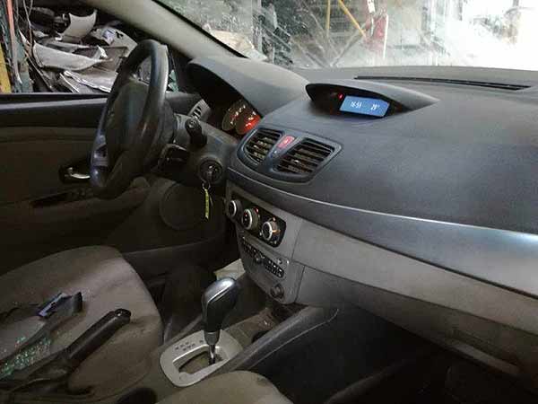 FOCO Renault FLUENCE 2013  USADO  EN DESARME