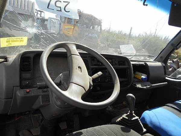  Mitsubishi CANTER 1999    EN DESARME