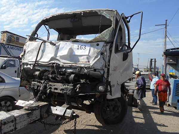 TANDEM Hino XZU 2015  USADA  EN DESARME