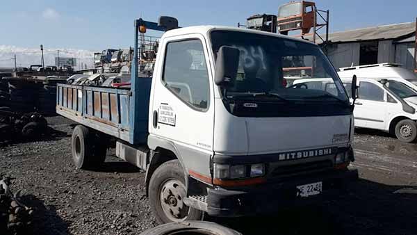  Mitsubishi CANTER 2002    EN DESARME