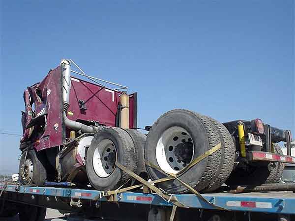 CIGUEñAL International 9800 2005  USADO  EN DESARME