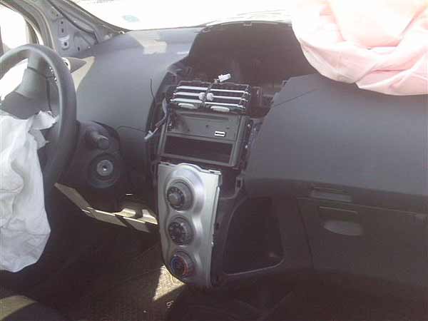  Toyota YARIS 2006    EN DESARME