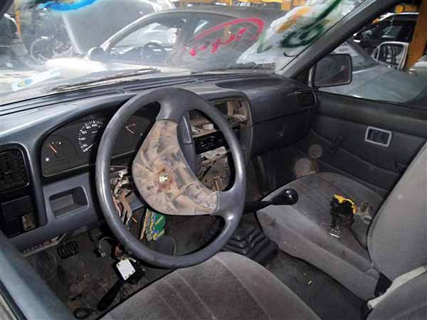  Nissan D21 2000    EN DESARME