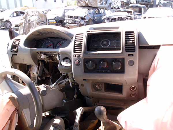  Nissan NAVARA 2010    EN DESARME