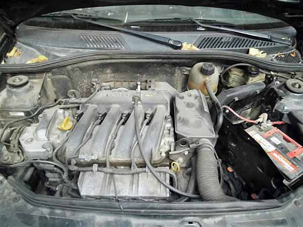  Renault CLIO 2004    EN DESARME