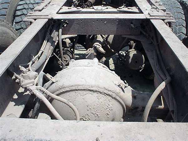 ESTANQUE ADBLUE Freightliner FLD 2005  USADO  EN DESARME