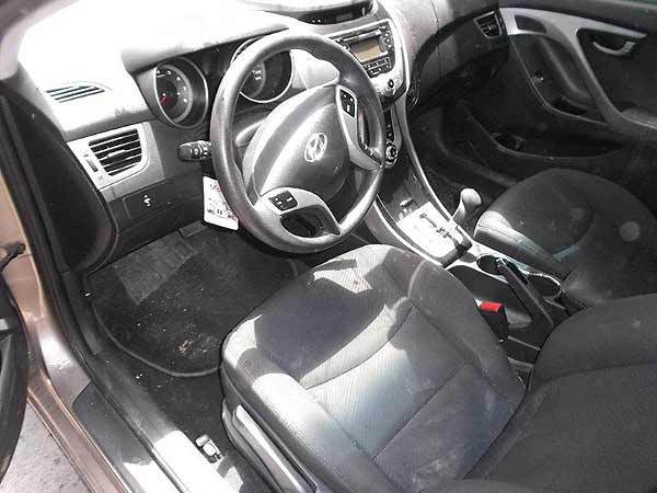  Hyundai ELANTRA 2012    EN DESARME