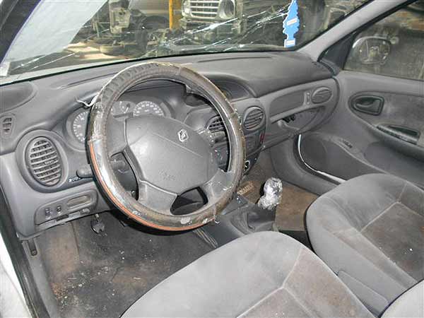  Renault MEGANE 2001    EN DESARME