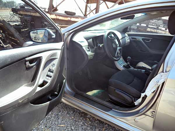 Hyundai ELANTRA 2012    EN DESARME