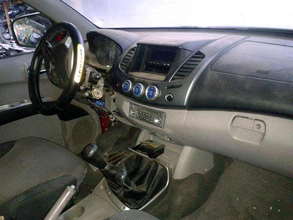  Mitsubishi L200 2006    EN DESARME