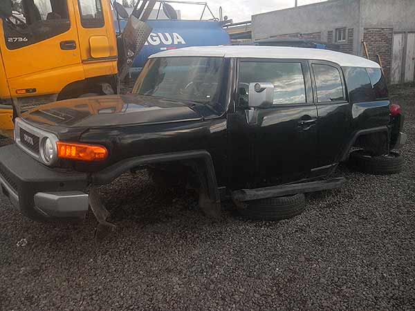  Toyota FJ CRUISER 2012    EN DESARME