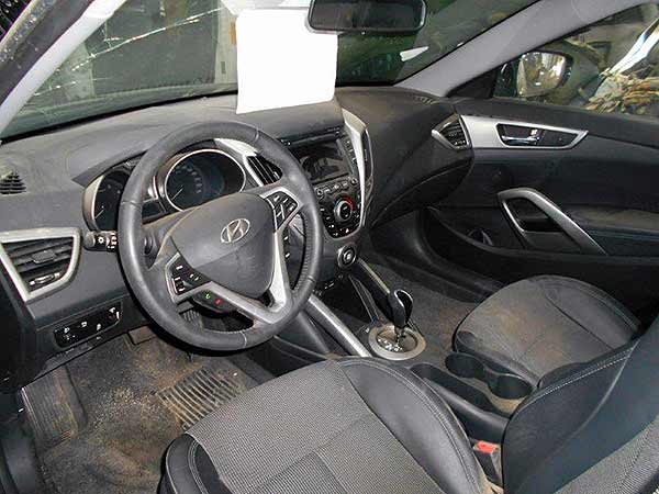  Hyundai VELOSTER 2013    EN DESARME