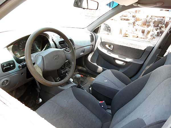  Hyundai ACCENT 2004    EN DESARME