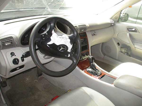 Mercedes-Benz C180 2004    EN DESARME