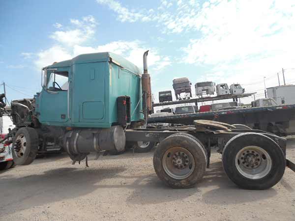 ESTANQUE ADBLUE Mack CH-613 2003  USADO  EN DESARME