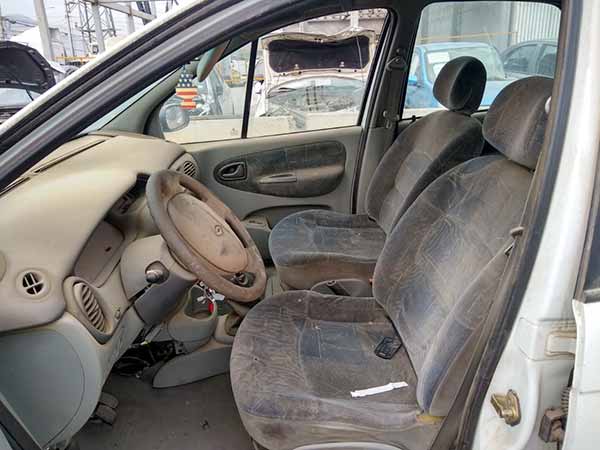  Renault SCENIC 2005    EN DESARME