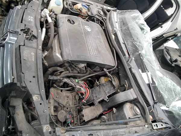  Volkswagen GOLF 2004    EN DESARME