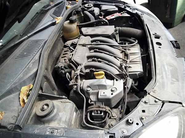  Renault CLIO 2004    EN DESARME