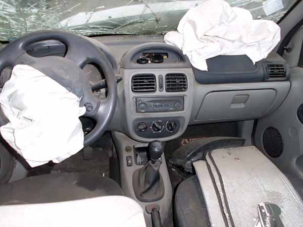  Renault CLIO 2005    EN DESARME