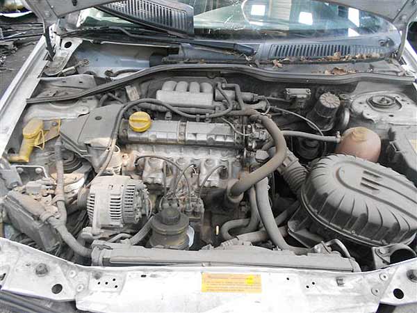  Renault MEGANE 2001    EN DESARME
