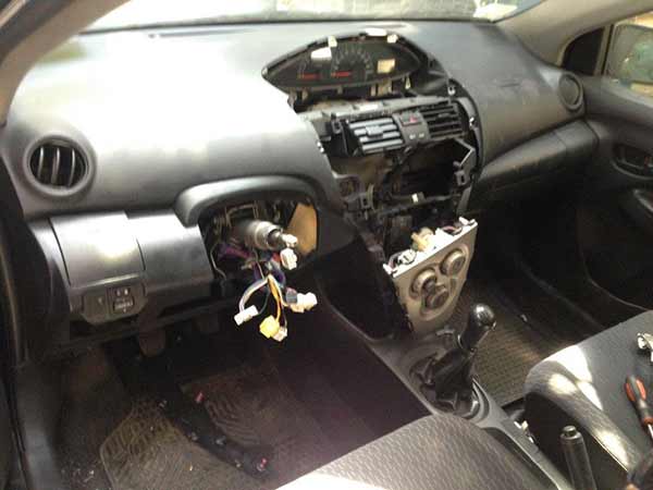  Toyota YARIS 2013    EN DESARME