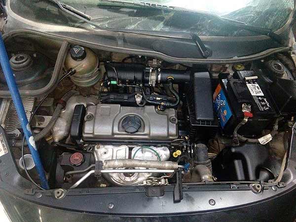 FOCO Peugeot 207 2012  USADO  EN DESARME